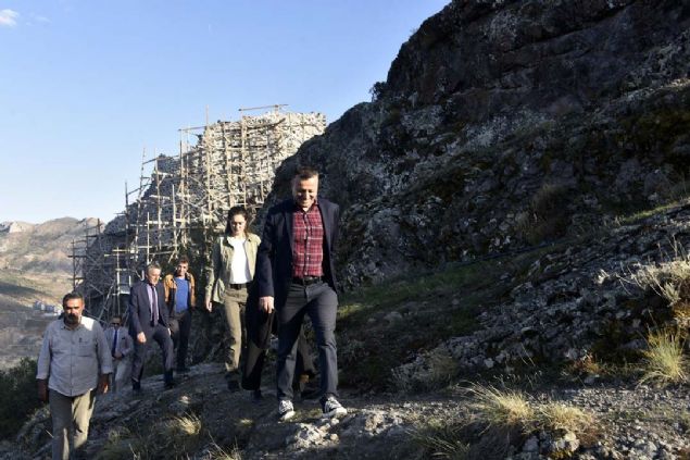 Yetkililerden bilgi aldktan sonra gazetecilere aklamalarda bulunan Vali Tabilek, 'Canca Kalesi Dou Karadeniz blgesindeki destinasyonlar asndan da ok zel bir anlam ifade etmekte...       