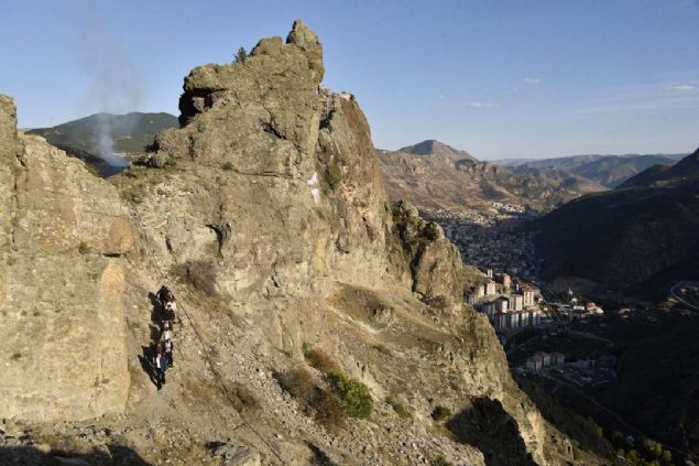 Canca Kalesi hakknda  <br><br>  Canca Kalesinin milattan sonra 540 yllarnda Roma mparatoru II. Justinyen tarafndan yaptrldna dair bilgiler yer alrken, Evliya elebi'nin de Seyahatnamesinde bu kaleden bahsettii biliniyor.     