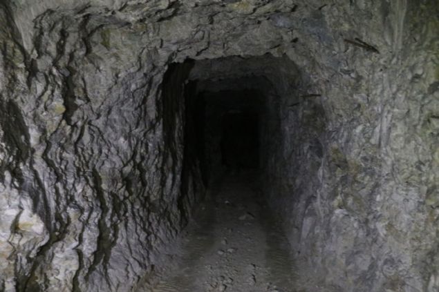 <div class='newsdetailwrap' style='box-sizing: border-box; margin: 0px; padding: 0px; border: 0px; color: rgb(51, 51, 51); font-family: "Roboto Condensed"; font-size: 14px;'>  	<div class='text-area' style='box-sizing: border-box; margin: 0px; padding: 0px; border: 0px; font-size: 19px; line-height: 1.48;'>  		<p style='box-sizing: border-box; margin: 0px 0px 10px; padding: 0px; border: 0px; list-style-type: none;'>  			Zeytin Dalı Harekatı'nda Afrin'in YPG/PKK'dan temizlenmesinin ardından ilçede örgütün çok sayıda uzun tünel kazdığı ortaya çıkarılmıştı.</p>  		<div>  			(AA)</div>  	</div>  </div>