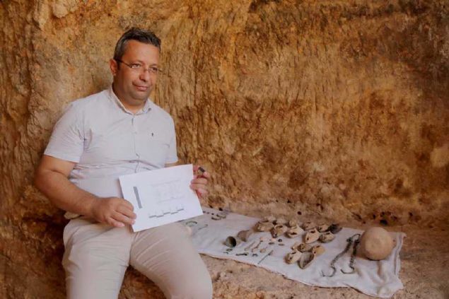 Bu yl srdrlen almalarda, Roma dnemine ait bin 700 yllk ve Mithras dinine ait yer alt tapnann yaknndaki blgede, 4 metre derinlikte, Asur dnemine ait olduu tespit edilen 3 bin yllk mhr bulundu. 