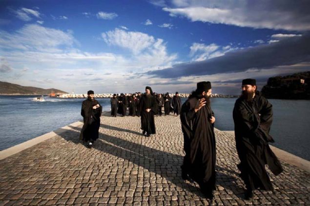 Aynoroz'da dnyevi zevklere yer yok!       