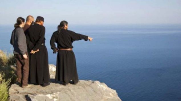 lk dnemlerden beri keileri huzuru ve adanml iin kadnlarn girmesi yasaklanmtr.     