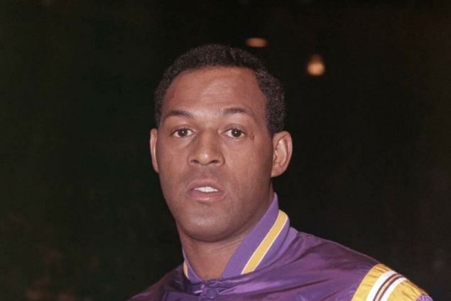                                                                 24<br><br>  ELGIN BAYLOR                                                           