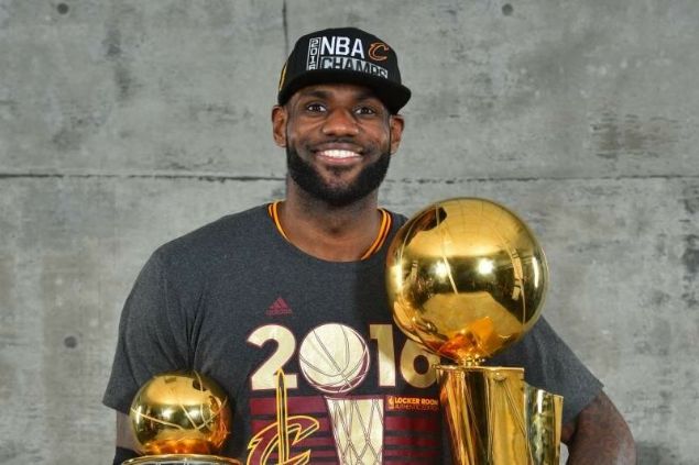                                                                 2<br><br>  LeBRON JAMES                                                          