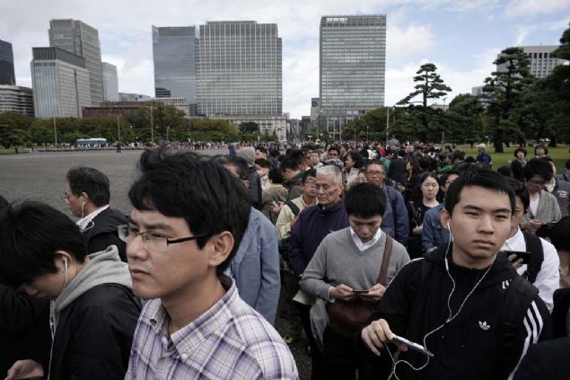 Babas Akihitonun 1989'daki taht merasimlerinde ise 2,5 milyon hkml iin af karlmt. 