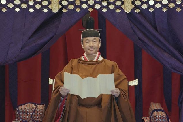 Japon haber ajans Kyodo'ya gre, 126. Japon mparatoru Naruhito bakent Tokyo'da mparatorluk Saray'nda dzenlenen geleneksel bir trenle lkede 'kasmpat' ad verilen imparatorluk taht 'Takamikura'ya kt.     