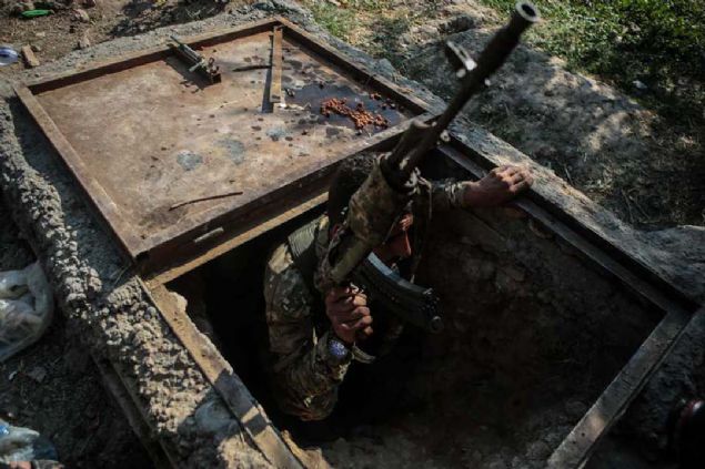 TEL ABYAD'DA 2 TANE DAHA  <br><br>  Tel Abyad'da da rgtn, Trkiye'nin olas askeri harekatlarna kar direnme, szma ve ani saldr amacyla kazd iki tnel ortaya karld.    