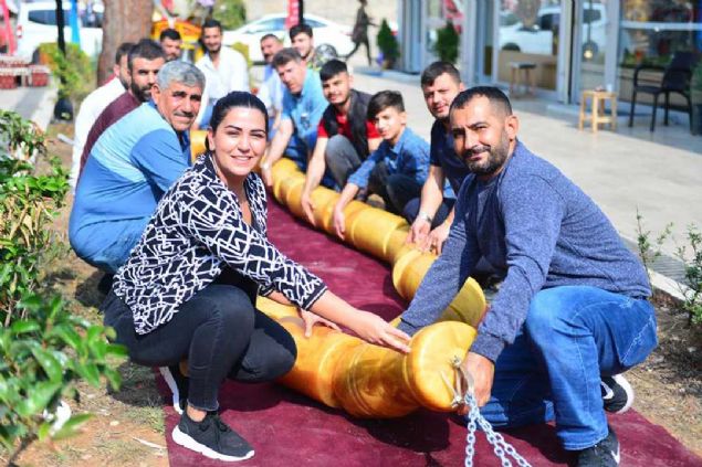 u an dnyadaki en byk tespih olduunu dnyoruz ve Guinness Rekorlar Kitabna girmesi iin bavuruda bulunduk.    