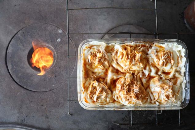 'Sofrada mutlaka bir eit orba, iki eit hamur ii olur. Bunlardan biri mutlaka `damat paas oluyor. Bir et yemei, bir komposto ve mutlaka tatl piirilirdi, fakat damat paasn sofradaki herkes heyecanla beklerdi...  