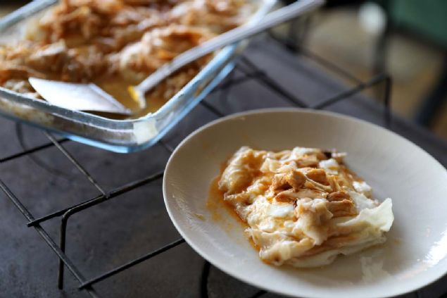 Bursa'da bir iletmenin mterilerine sunduu, kuru yufka, tavuk,tavuk suyu, yourt ve tereya ile yaplan damat paas, youn ilgi gryor.     