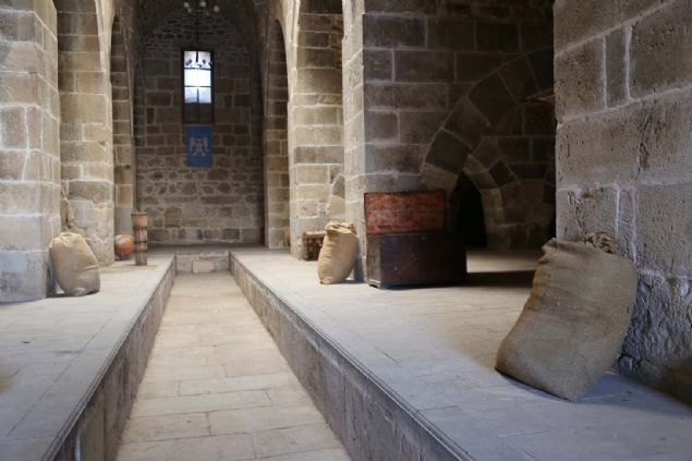 Zazadin Han�'n�n in�as�n�n, Anadolu Sel�uklu Sultan� 1. Alaeddin Keykubat d�neminde 1235'te ba�lad���, o�lu 2. G�yaseddin Keyh�srev zaman�nda 1237'de tamamland��� tarihi kay�tlarda yer al�yor.    