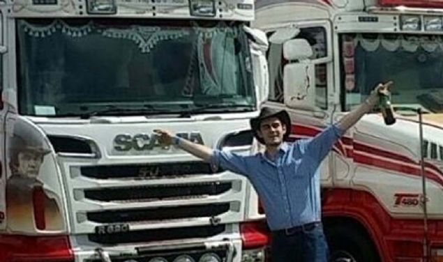 Aklamada, Kuzey rlandal 25 yandaki TIR ofr Mo Robinson'un gzaltna alnd kaydedildi. 