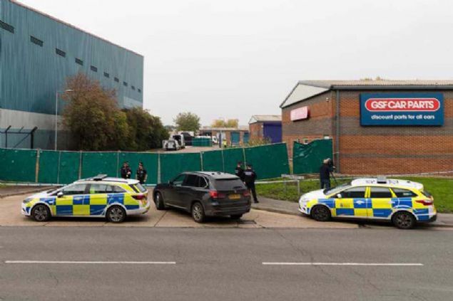 BELKA SAVCILIINDAN AIKLAMA  <br><br>  Olayla ilgili Belika savclndan da bir aklama yapld. Belika Federal Savcl szcs Eric Van Duyse olayla ilgili soruturma balattklarn belirterek, 'Dorsenin Belika'da ne kadar kaldn u anda bilmiyoruz. Saatler de olabilir, gnler de' dedi.    