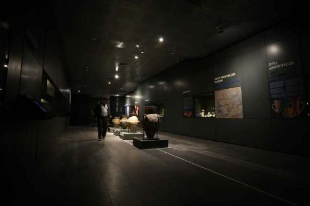 Kayseri'nin uzun bir tarihsel gemie sahip olduunu vurgulayan Dursun, 'Biz bu srecin hemen hemen her evresinden esere sahibiz. Mzemizde Kltepe'den, Seluklu'dan, Osmanl dneminden kalma pek ok eser bulunuyor. Milattan nce 5 bin 500'den Osmanl'ya kadar eserleri mzemizde grmek mmkn.' diye konutu. 