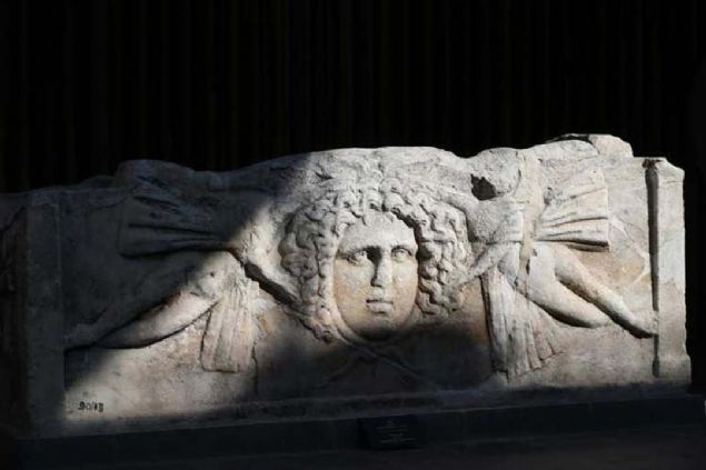 'Mzemiz ok zel bir yapnn iine tand. Mzenin tehirinde u anda 1789 eser yer alyor. te yandan 30 bine yakn tarihi esere sahibiz. Yllardr kaz almalarnn devam ettii Kltepe gibi bir deerimiz var... 