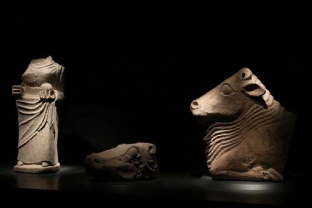 Kent merkezinde yer alan ve uzun sredir kaplar kapal olan tarihi kalenin yeni halini grmeye gelen vatandalar, Kayseri Mzesi'ni de ziyaret etme imkan buluyor.  