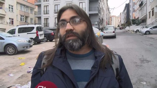 Mahalle sakini G�khan Atasoy '�u an belediyedeki ta�eron firma ile i��iler aras�nda bir s�k�nt� varm��. Baz� i��iler haks�z yere i�ten ��kart�lm��. Di�er �al��anlar arkada�lar�na destek olmak i�in i�i b�rakm��lar. Grev yap�yorlar 4 g�nd�r. 1990'lara geri d�nd�k' �eklinde konu�tu.�       