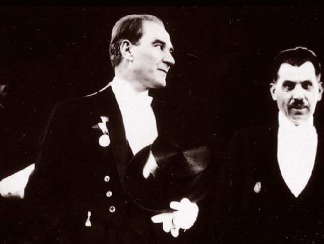 lk hkmeti kurmakla smet nn grevlendirilirken, Fethi Okyar da TBMM Bakanl'na seildi. 