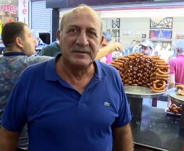 EKER HASTASIYIM AMA YYORUm  <br><br>  Uzun yllardr Erelik'in i yerinden halka tatl yediini syleyen Gl zcan ise eker hastas olmasna ramen halka tatldan vazgeemediini syledi. 