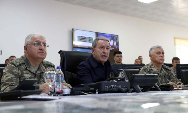 'Rejim ordusuna mensup oldu�u anla��lan 18 ki�inin Ruslara teslim edilmesi konusu �u anda Ruslarla g�r���l�yor, konu�uluyor. Bu konudaki geli�meleri Say�n Cumhurba�kan�'m�za arz ettik, talimatlar�n� ald�k.' dedi. 