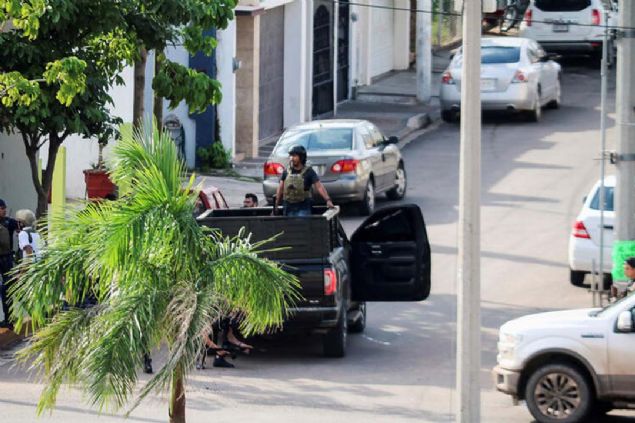 Zambada, paralar Luna'ya bizzat kendisinin elden verdiini ifade etti. Luna iddialar yalanlad. Eski Meksiko City Belediye Bakan Gabriel Regino'ya da rvet verildiini syleyen Zambada'y, u anda profesr olan Regino yalanlad.            