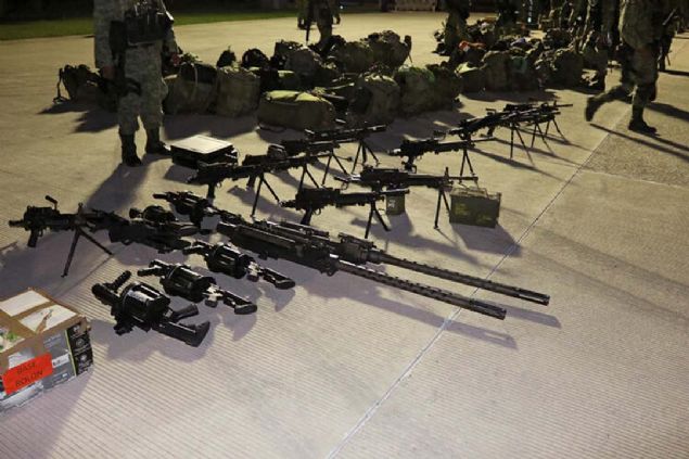 11.Bazukayla hedef pratii   <br><br>  Mahkemede Guzman'n bir keresinde aile tatilinde rahatlayabilmek iin bazuka ile hedef at talimi yapt da sylendi.   <br><br>  Zambada, 2005'te Guzman'n akrabalaryla kt bir tatile anti-tank roketatarlar gtrdn anlatt. Tanklara gre aile hcum tfekleriyle at talimi yaptktan sonra Guzman da roket atarlar denemeye karar vermiti.           