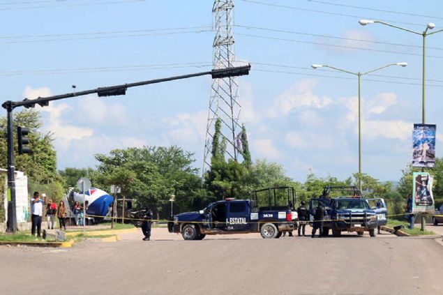 90'larn banda kurulan hayvanat bahesinde aslanlar, kaplanlar, timsahlar ve misafirlerin rahat iin konulmu bir de tren mevcut. Martinez'in ifadesine gre hayvanat bahesi arazisinde bir ev, havuz ve tenis kortu da bulunuyor.         