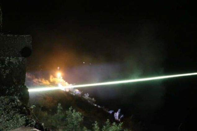 Termal kameralardan yararlanarak srekli gzleri snrda, elleri tetikte olan polisler, blgede adeta ku uurtmuyor.  