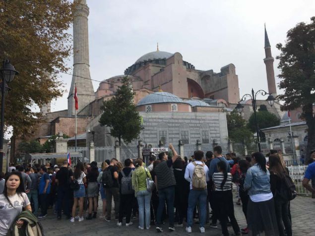 STANBUL'A OCAK-EYLL DE GELEN YABANCILAR SIRALAMASI (LK 52)  <br><br>  1.ALMANYA: 858.128  <br>  2.IRAN: 687.550  <br>  3.IRAK: 545.905  <br>  4.RUSYA FEDERASYONU: 512.318  <br>  5.FRANSA: 387.763  <br>  6.SUUDI ARABISTAN: 385.013  <br>  7. INGILTERE: 367.096  <br>  8. AMERIKA B.D.: 358.765  <br>  9. N HALK CUM:300.603  <br>  10.KUVEYT: 279.081       