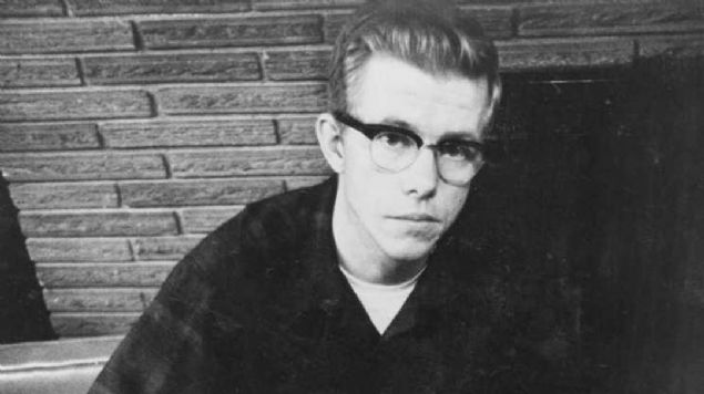 Kasap Frnc adyla tannan Robert Hansen, kadnlar karp vahi doaya gtrr ve orada serbest brakrd. Bunun nedeni onlar avlayarak ldrmekti.        