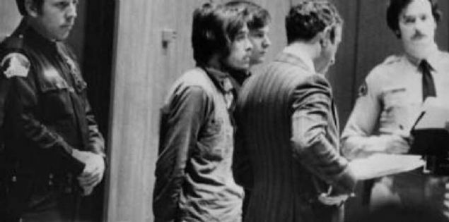 Richard Chase hapishanedeyken rportaj yapt. Rportaj srasnda grmeyi yapan kiiye bir avu dolusu makarna ve peynir verdi nk grevlilerin onun yemeine zehir attn dnyordu.  