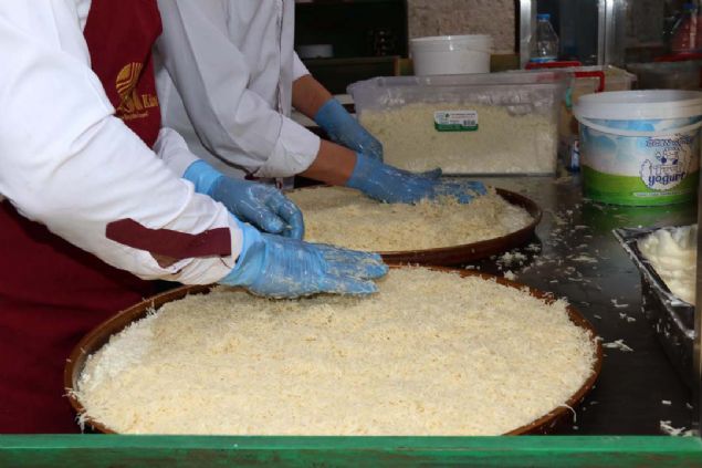Kendine has malzemeleri ve piirim tekniiyle fark yaratan Hatay knefesi, yerli ve yabanc turistlerin ilk tercihi oluyor.    