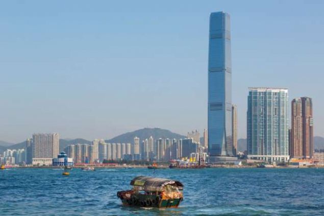 Uluslaras� Ticaret Merkezi � Hong Kong  <br><br>  484 metre y�ksekli�indeki bu bina, Ritz-Carlton oteline de ev sahipli�i yap�yor.     