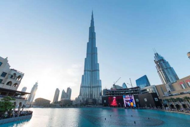 Burc Halife � Dubai, BAE  <br><br>  2010'da tamamlanan yap�, d�nyan�n en y�ksek binas�. Skidmore, Owings & Merrill LLP taraf�ndan tasarlanan 163 katl� bina, 829.8 metre y�ksekli�inde.         