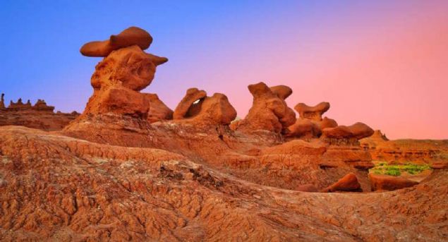 15. Goblin Valley Eyalet Park� � Amerika  <br><br>  �rk�t�c� gibi g�r�nen bu ta�lar, Amerika'n�n Utah eyaletinde bulunuyor.   <br><br>  Bazen film �ekimleri bazen de turist gezileri i�in kullan�lan bu alan, 'hoodoos' t�r�ndeki ta�lardan olu�uyor.  