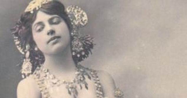 7 Austos 1876'da Hollanda Leeuwarden'de doan Margaretha Zelle, mutlu bir ocukluk geirdi. 