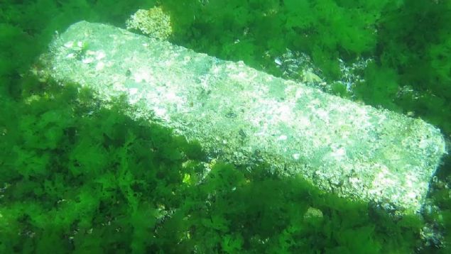 Ben oraya daldmda burada grdmz 20-30 cm kalnlnda kuvarsit tabakalar batan kilisenin duvarlar gibi yorumlamlar ama aslnda batan kiliseye ait bir veri gremedim. ok yosunla kapland iin tabakalarla gerek duvar ayrmakta kazmakla mmkn olabilir.' dedi.  