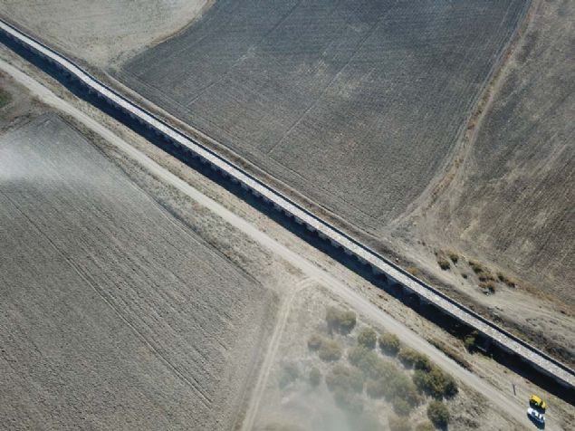 Afyonkarahisar ve blgesinin Seluklu'nun himayesine girmesinden sonra kprnn ana yol gzergah olarak kullanldn dile getiren Gler, ticaretin canl olduu Osmanl Devleti zamannda ise kprnn, pek Yolu ve hac yolu olarak srekli hareketli bir gei noktas durumunda bulunduunu vurgulad.  
