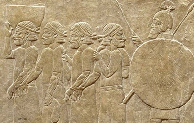 AN KURAKLIK VE SVL KARGAA  <br><br>  Gemite yaplan almalar, Akad imparatorluunun ani kuraklk ve sivil kargaa nedeniyle yklm olabileceini gstermiti.      