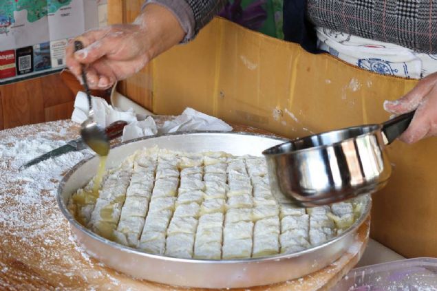 Frndan kardktan sonra zerine erbet koymuyoruz, zaten ekerikremada oluyor. Salepte ok farkl bir aroma verdii iin erbete gerek kalmyor. 