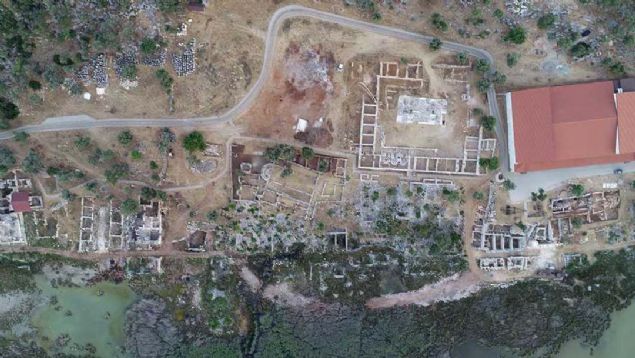 Anadolu'da yaplan kaz almalarnda by ve tlsmla ilgili baz bulgularn ortaya ktn ancak Myra Andriakede bulunan kurun kabn benzerinin olmadn belirten evik, yle konutu: 