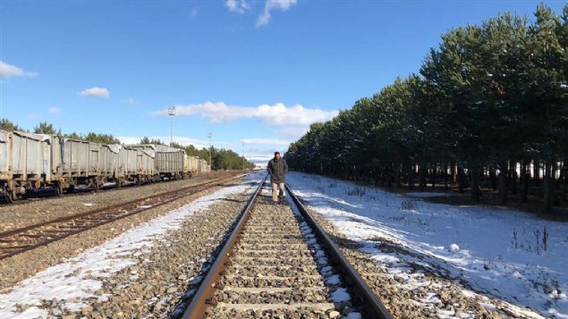 Belgeselcilerin ve televizyon programc�lar�n�n da u�rak yeri olan istasyonu gezenler a�a�land�rman�n devam etmesini ve binan�n da restore edilmesini istiyor. 