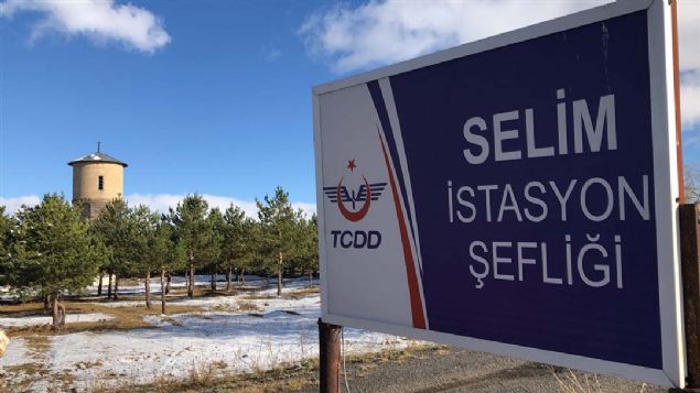 �l�ede 'Bozk�r�n ortas�ndaki vaha' olarak tan�mlanan istasyon ve �evresi, b�lgeye giden yerli ve yabanc� turistlerin de ilgisini �ekiyor.  