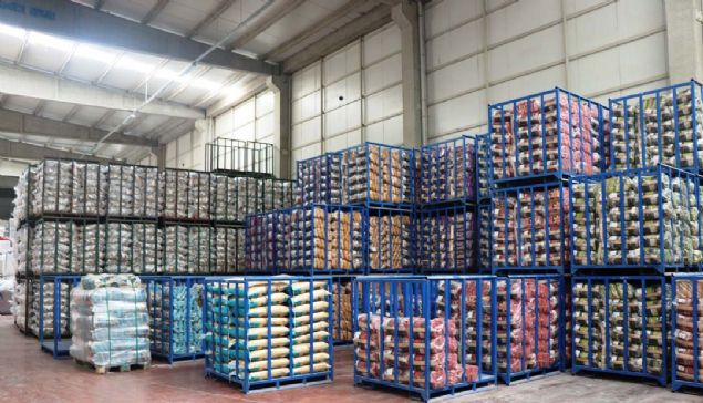 Mardin Bulgur malatlar Dernei Bakan Faysal Sun, Avrupa ve Orta Dou lkelerine ylda 100 bin ton bulgur ihra ettiklerini ifade ederek, hem ihracatta, hem de yurt ii piyasasnda Mardin bulgurunun pazar paynn artmasn beklediklerini syledi.    