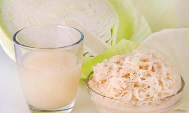 Lahana suyu da maydanoz ve limon karm kadar etkilidir.  <br><br>  Lahana suyunun tad ac olduundan iine limon skarak tketebilirsiniz.   <br><br>  Lahanalar kaynatp iinden bir bardak su alp sabah kahvaltdan nce iine limon skarak bir bardak tketebilirsiniz.           