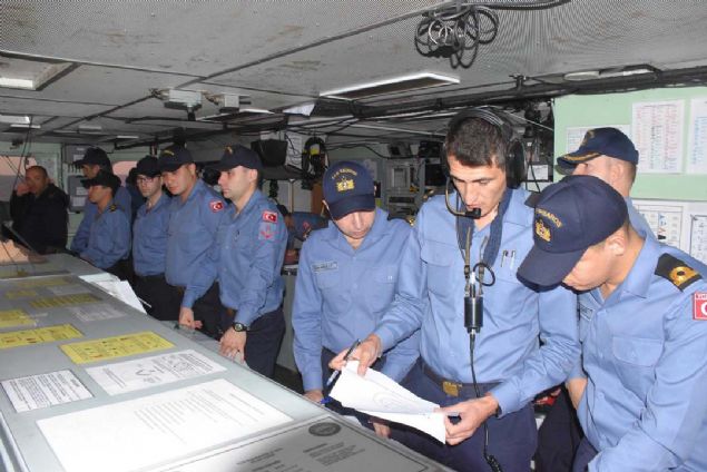 Deniz Kuvvetleri Komutanl���'ndan 31 muharip gemi, deniz karakol u�aklar�, helikopterler, insans�z hava ara�lar�, SAT, SAS ve KRBN Timleri, Amfibi Deniz Piyade B�l��� ve �ok Uluslu Deniz G�venli�i M�kemmeliyet Merkezi Mobil E�itim Timleri'nin de kat�ld��� Do�u Akdeniz 2019 Tatbikat�'n�n bug�nk� b�l�m�nde deniz safhas�na ge�ildi.  