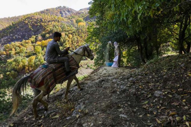 Esmer renkli ve iri taneli pirincin kyller iin gelir kaps olduunu ifade eden Durmaz, 'Buradaki pirin tamamen doal yetitiriliyor. Kyllerin tamam, rettikleri pirinci gelien teknolojiye ramen mezradaki 150 yllk deirmende tyor.  