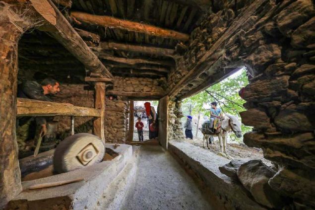 'Pirincimizde katk maddesi yok'   <br><br<  Deirmenci Mehmet irin Tuz da mezrada yaayan kyllerin tamamnn pirin yetitirdiini syledi.  