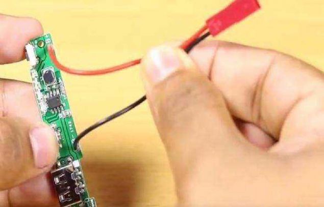 Sonrasnda USB giriinin zerinde bulunduu minik bir karta ihtiyacmz olacak.       