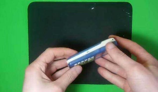 Nokia'nn eski telefonlarnn artk yzne kimse bakmyor. Ancak Rus mhendis, ilgin bir almaya imza atarak telefonu bakn neye dntrd? 